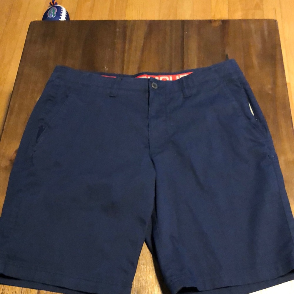 Under Armour navy blue heat gear flat front golf shorts size 38 GUC